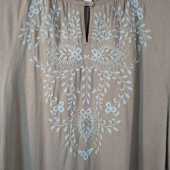 J Jill women's green with blue embroidery, tunic top, size M - Picture 2 of 8